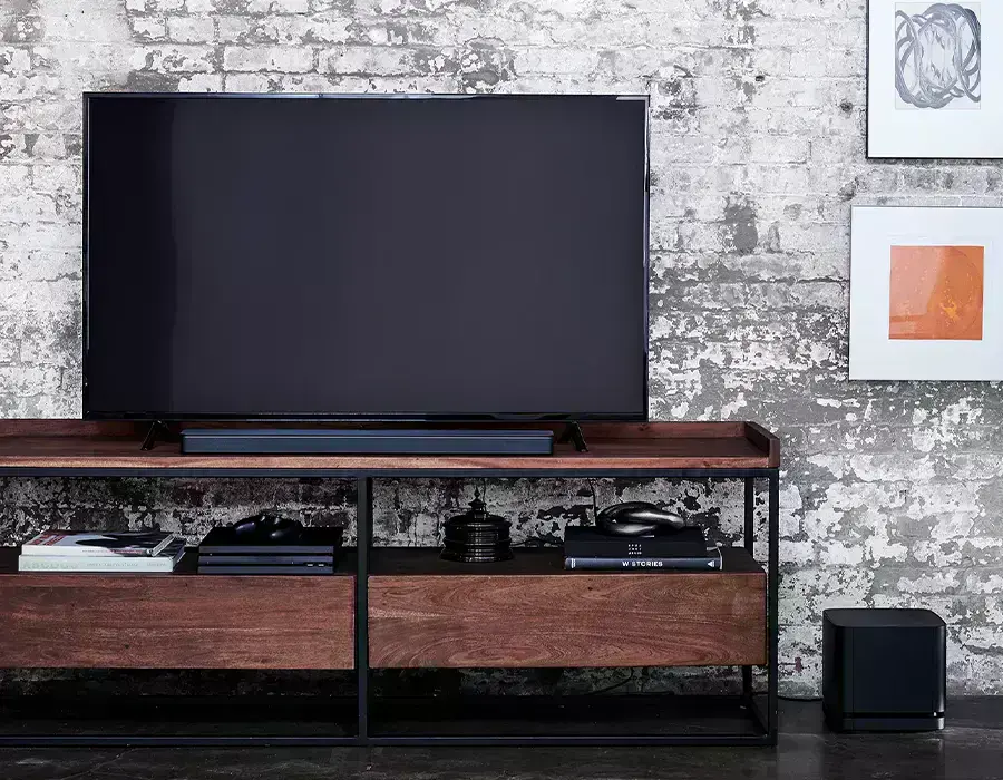 Задня панель сабвуфера Bose Bass Module 500 з вентиляційними отворами та портом живлення