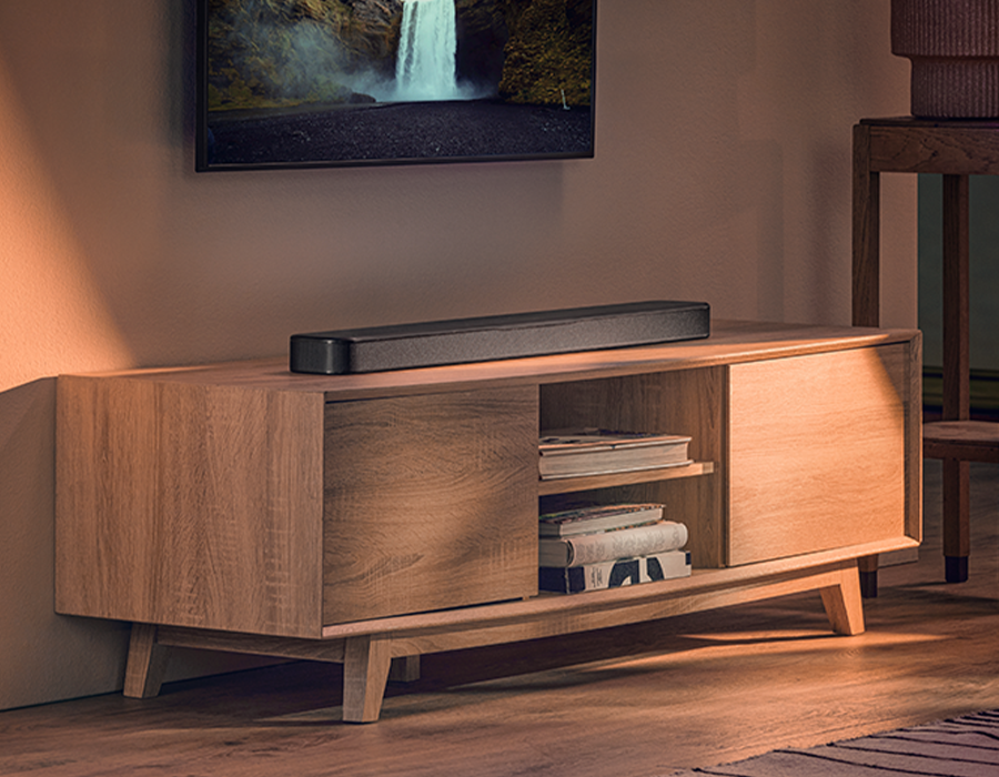 Саундбар JBL Bar 300MK2 крупным планом, вид спереди