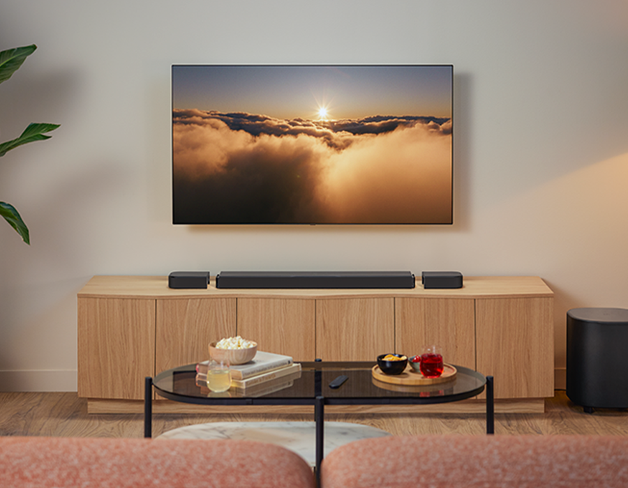 Саундбар JBL Bar 1000MK2 крупным планом со съёмными беспроводными динамиками