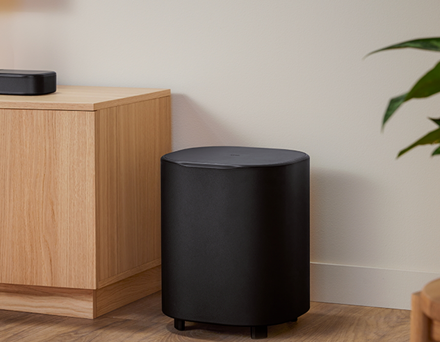 JBL Bar 1000MK2 под телевизором с сабвуфером в современном интерьере