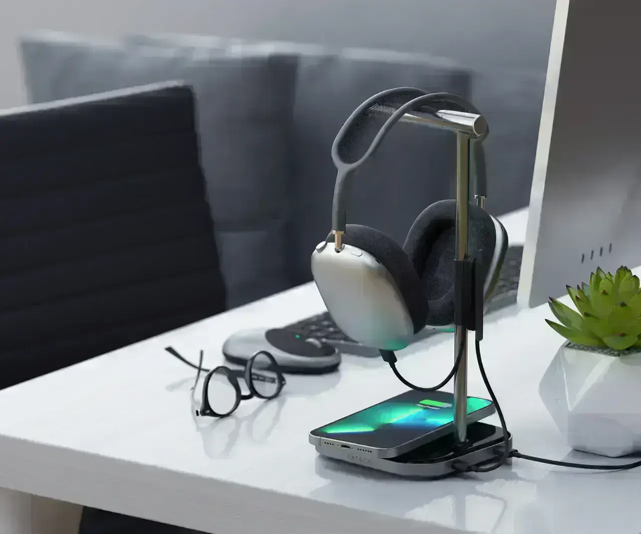 Headphone-Stand-With-Wireless-Charger-2