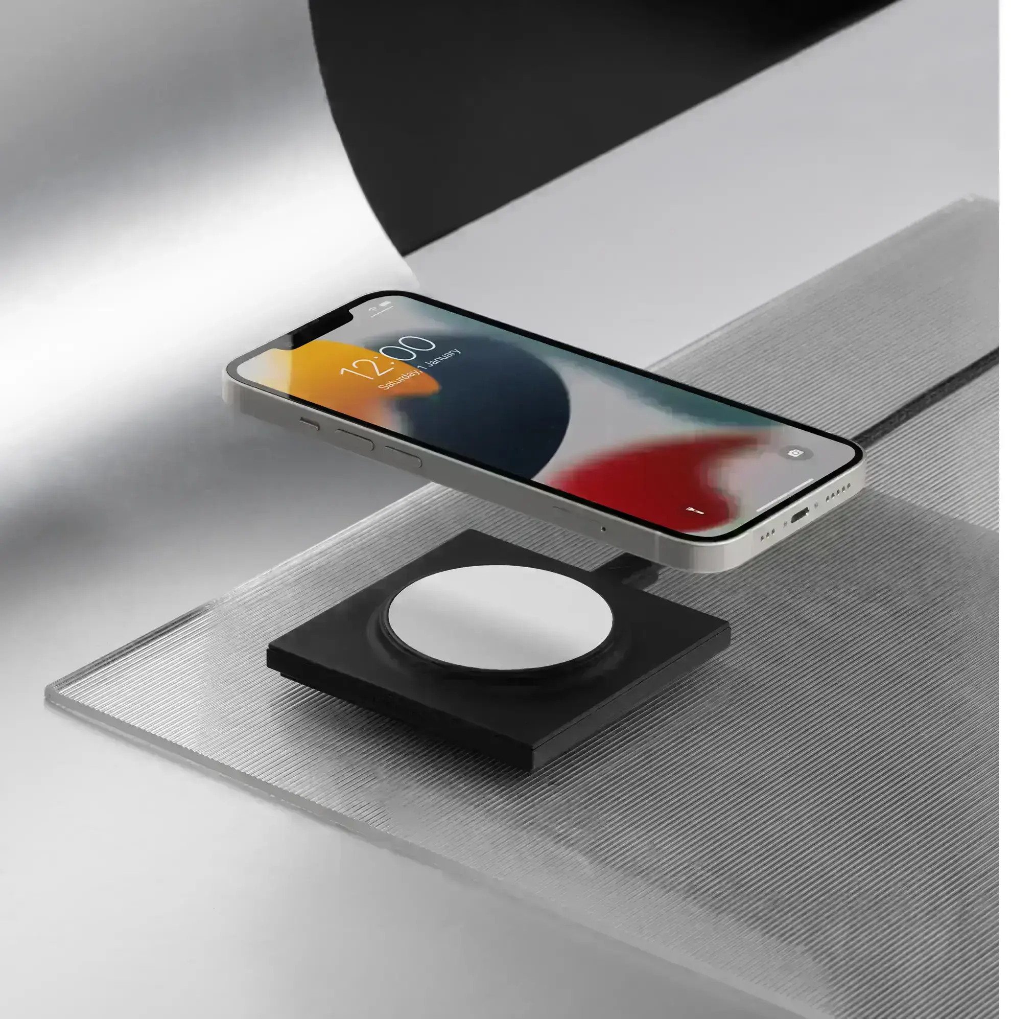 Native-Union-Drop-Magnetic-Wireless-Charger-5