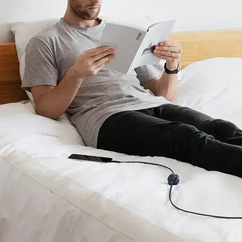 Native-Union-Night-Cable-USB-C-to-Lightning-4
