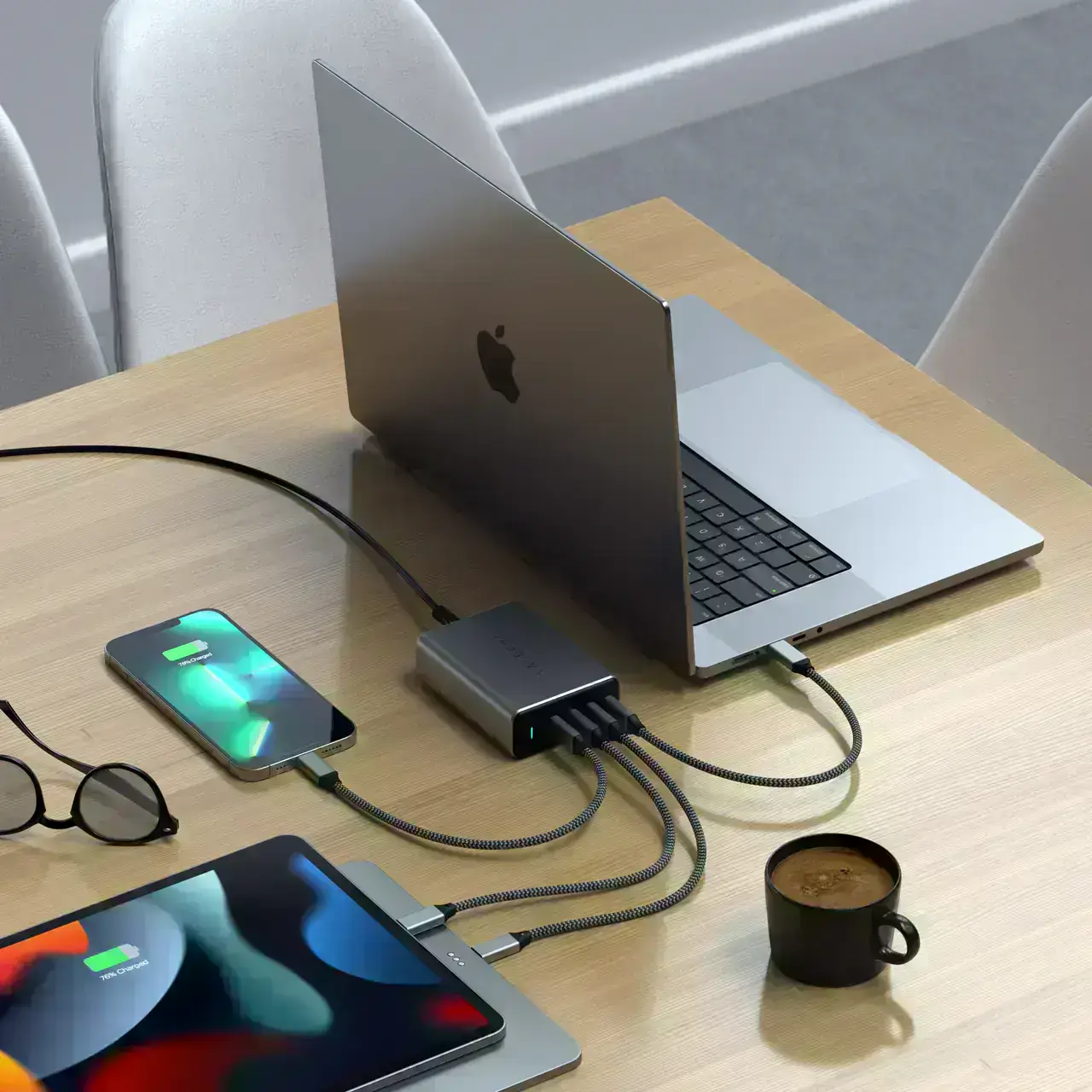 Satechi-165W-USB-C-4-port-PD-Gan-Charger-1