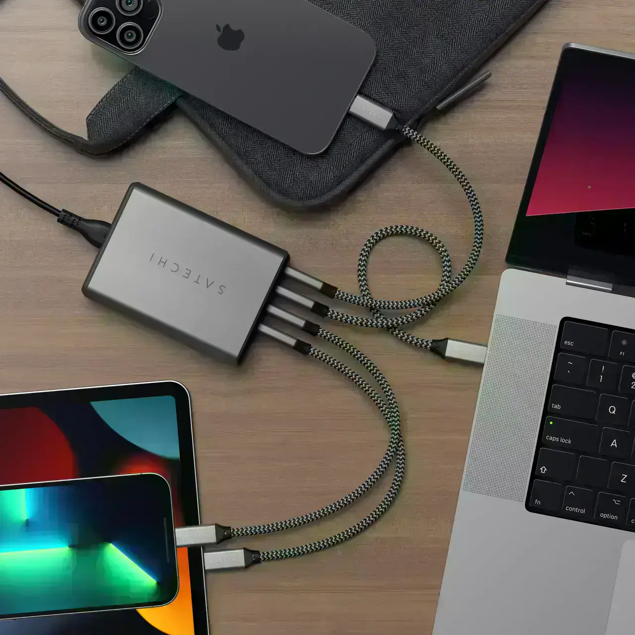 Satechi-165W-USB-C-4-port-PD-Gan-Charger-2