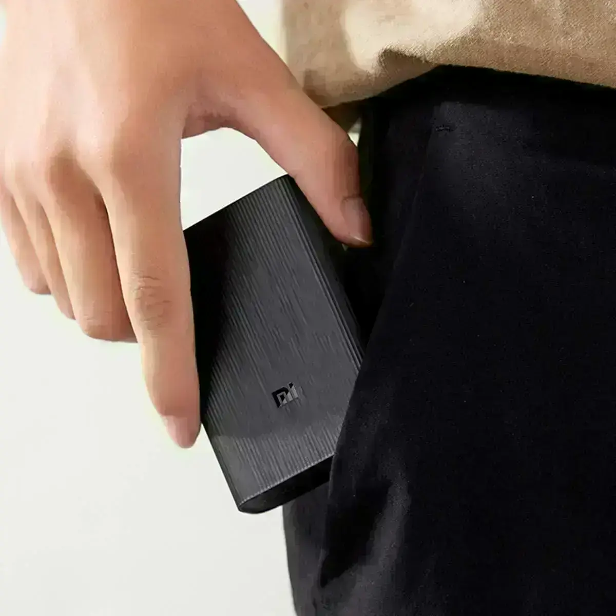 Xiaomi-Mi-3-Ultra-Compact-Power-Bank-1