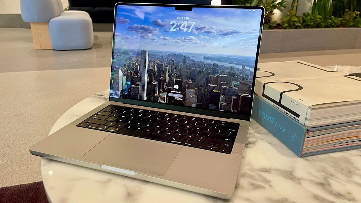 macbook-pro-m5-display
