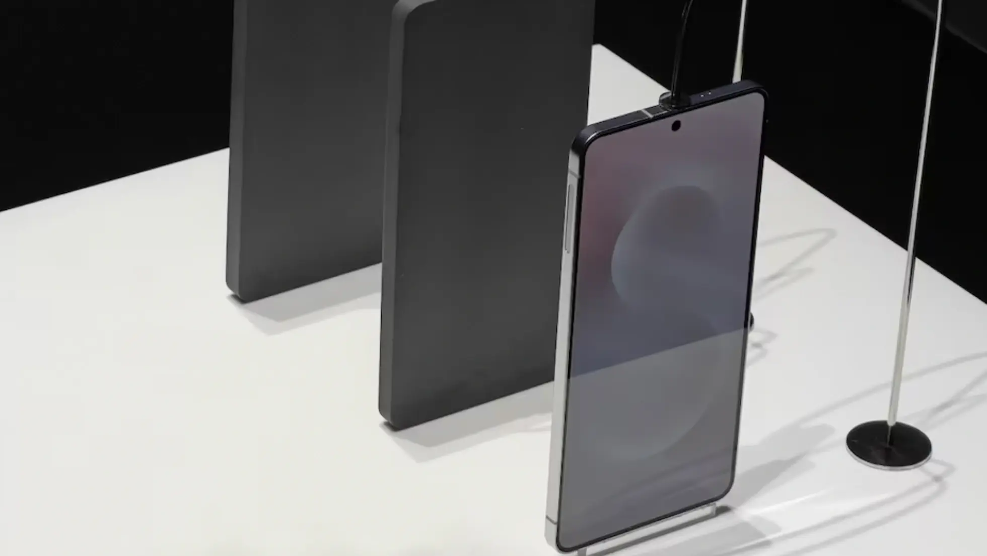 galaxy-s25-edge-data-vypuska-nadtonkogo-smartphona