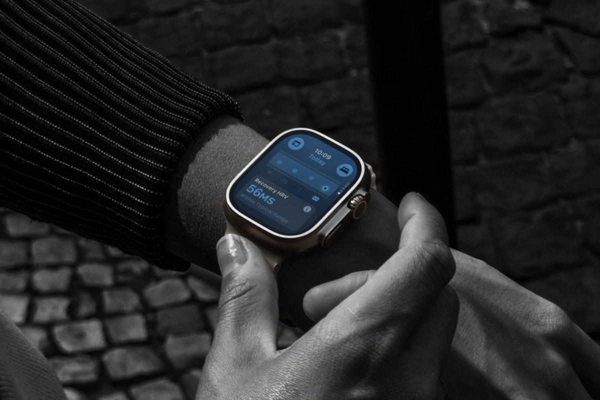 apple-watch-ultra-4-na-ruci