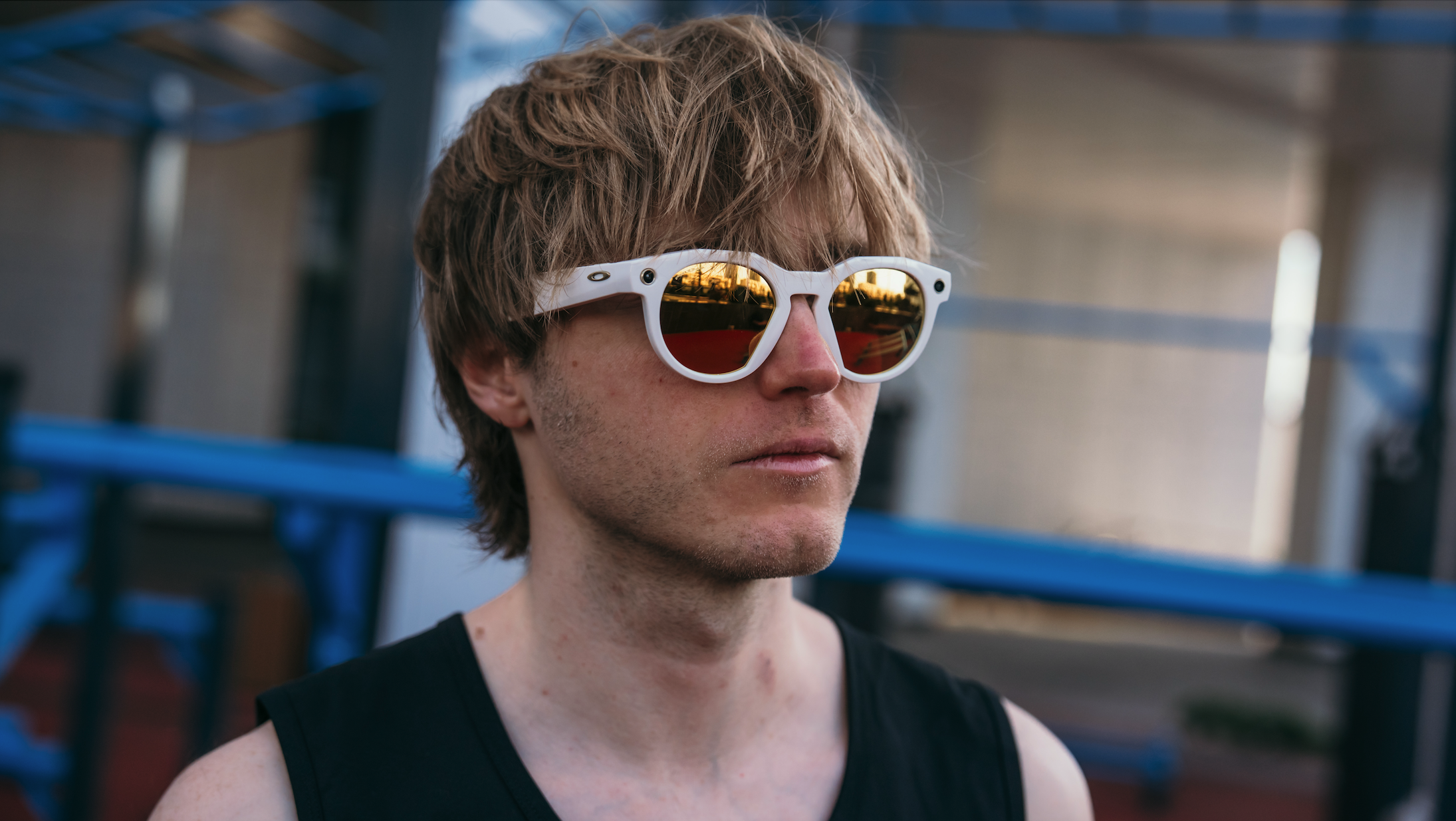 oakley-meta-chlopec-v-okulyarah