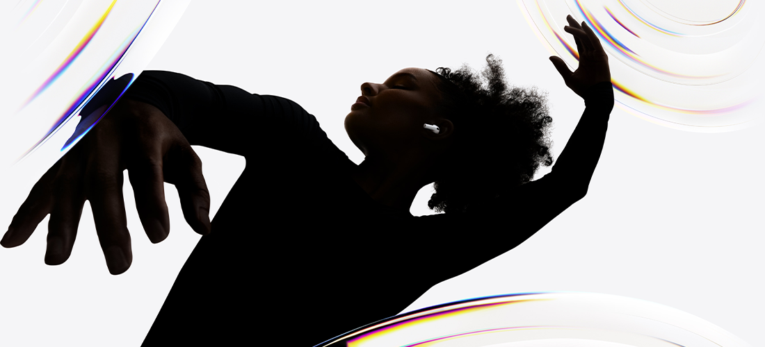 apple-airpods-pro-3-divchyna-sluhae-muzyku