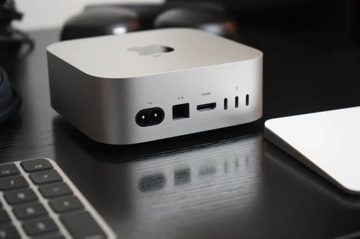 mac-mini-na-stoli