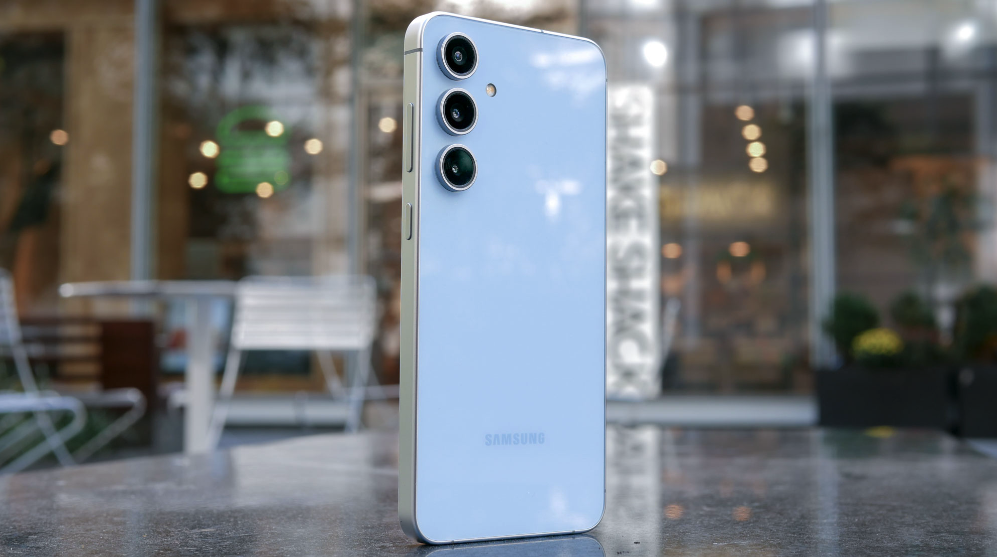 smartfon-galaxy-s25-fe