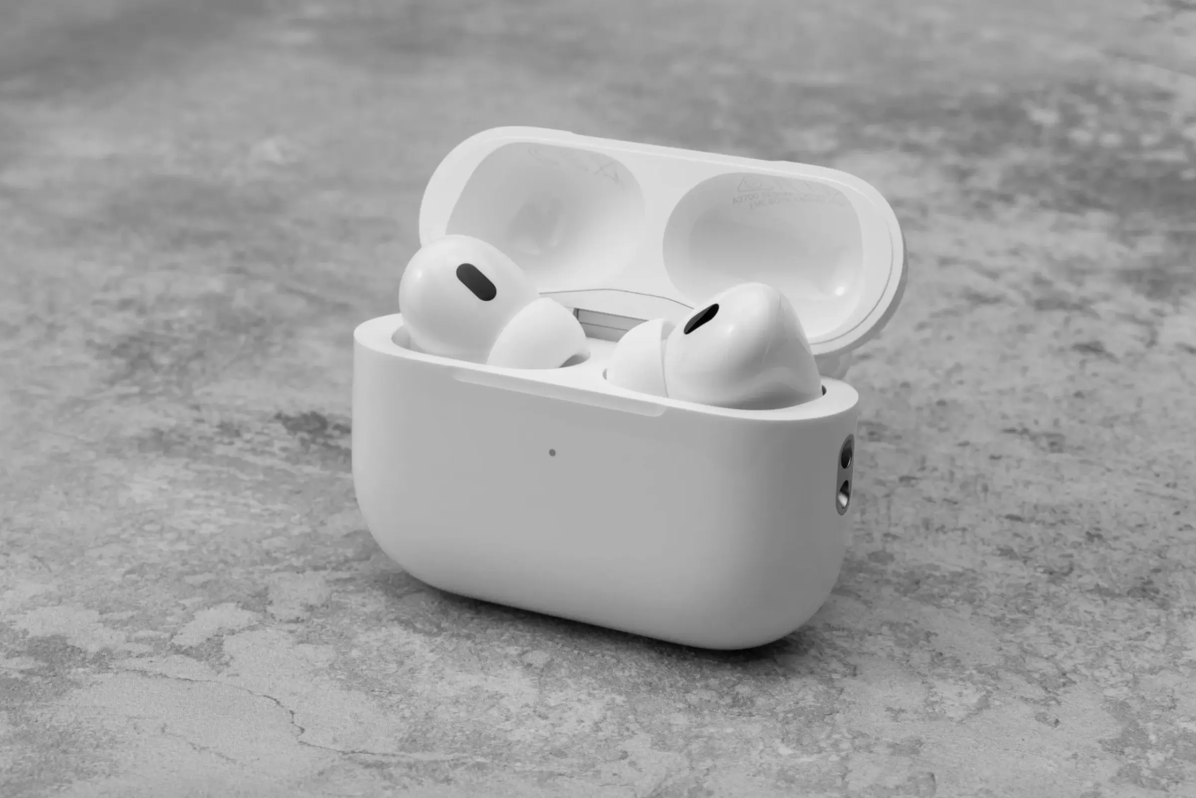 airpods-pro-vs-airpods-pro-yaki-fishki-otrimalo-nove-pokolinnya-2