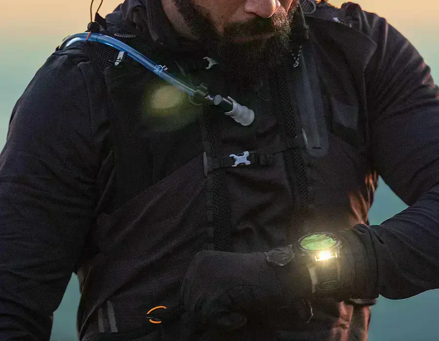 garmin-fenix-8-na-ruci-biguna