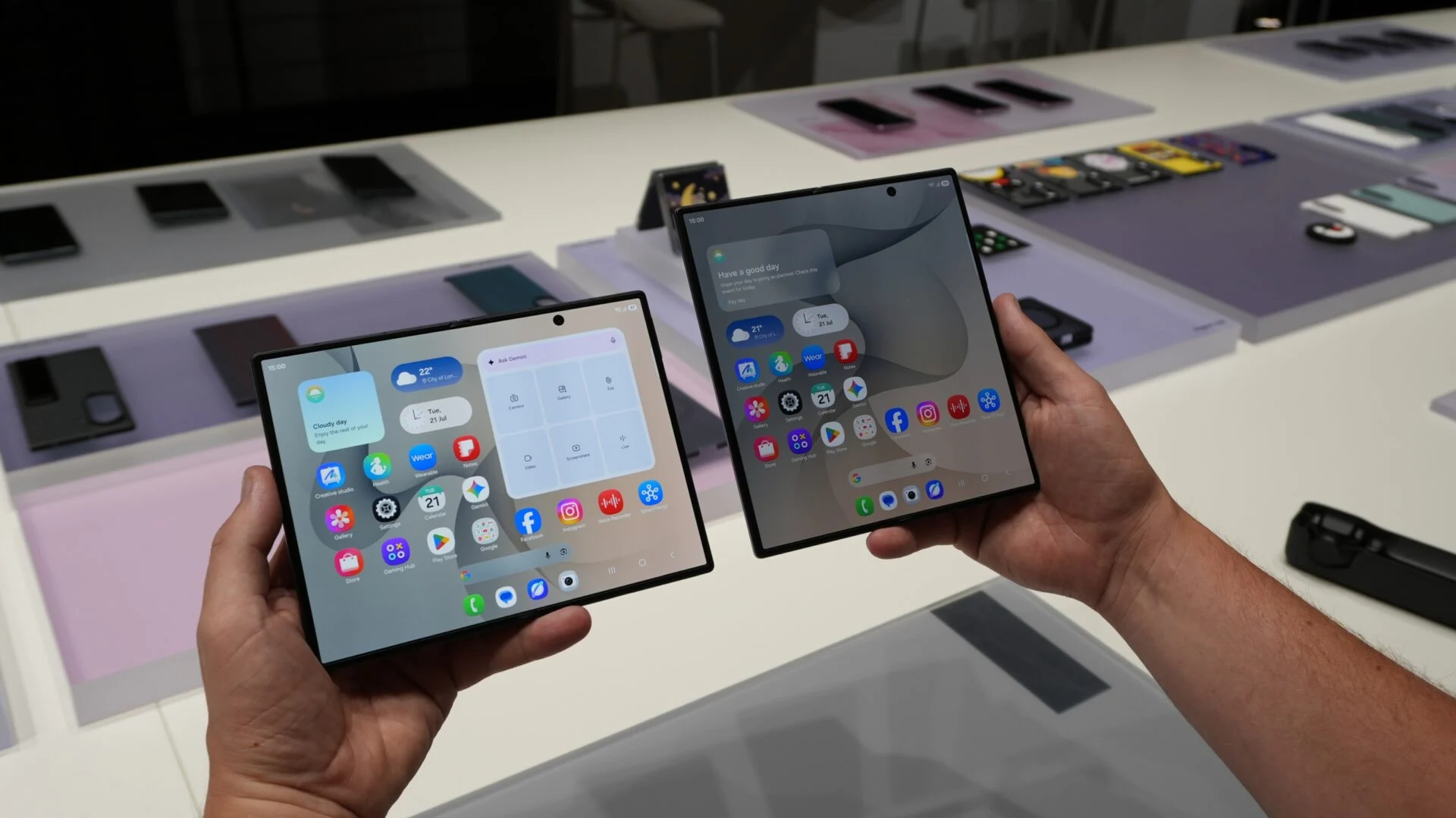 galaxy-fold8-proty-galaxy-fold8-ultra-porivnyannya