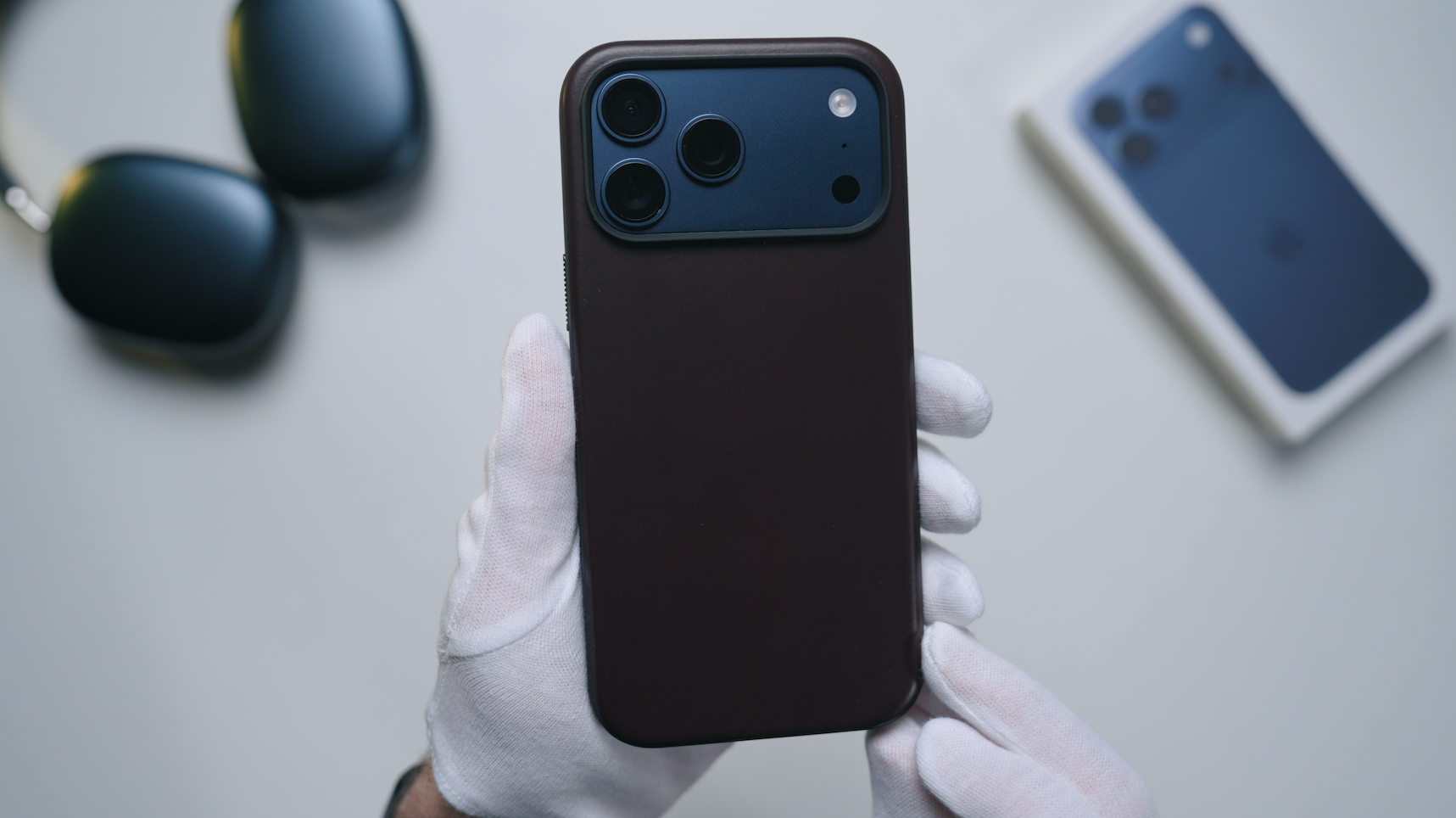 nomad-modern-horween-leather-case-for-iphone-17-pro-max