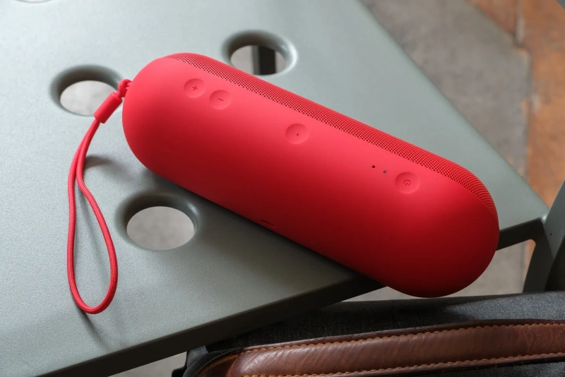 beats-pill-2024-red-02