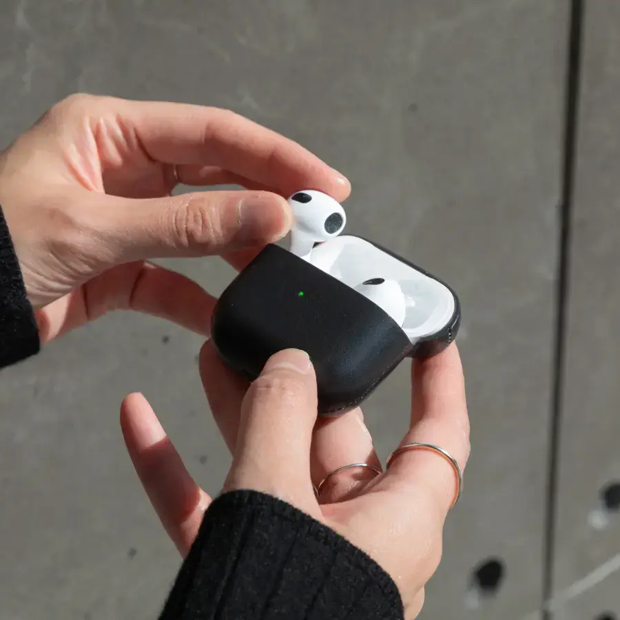 Чехол Native Union Leather Case for Airpods 3 - Black (APCSE-LTHR-BLK-V2)