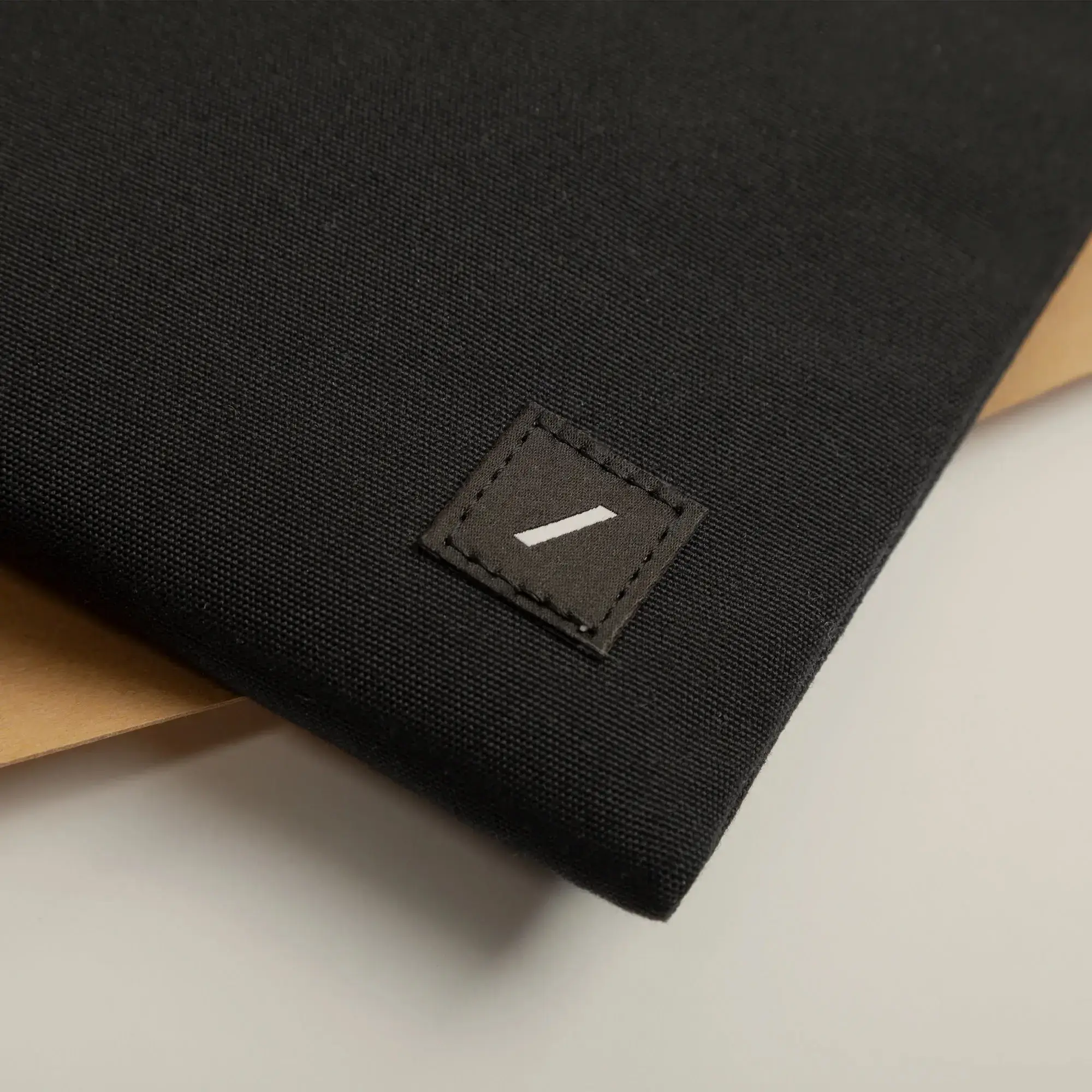 Чохол Native Union W.F.A Stow Lite Sleeve Case Black for MacBook Pro 14"/MacBook Air 13" M2 (STOW-LT-MBS-BLK-14)