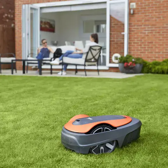 Газонокосарка-робот Flymo EasyLife 350 Robotic Lawn Mower