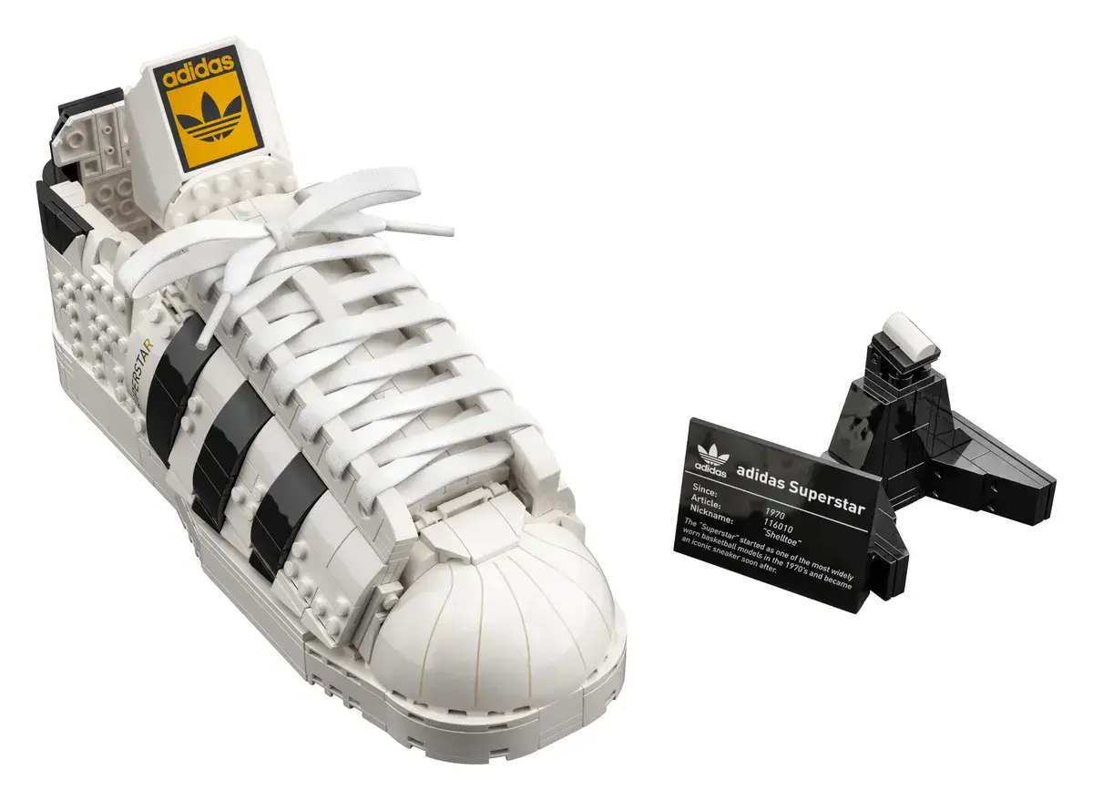 Блоковий конструктор LEGO Adidas Originals Superstar (10282)