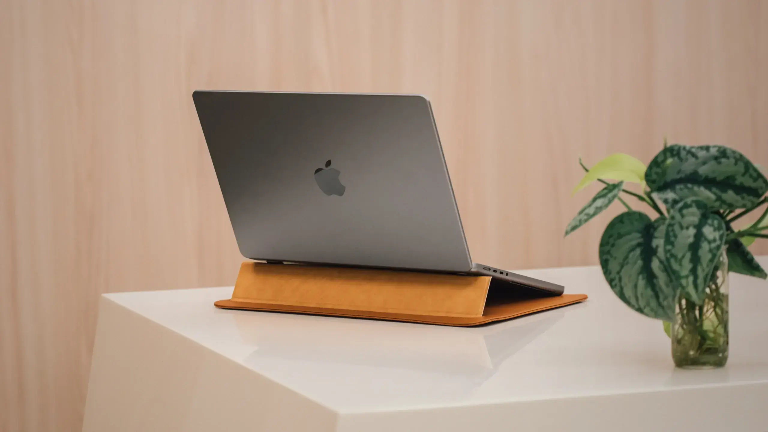 Чехол Moshi Muse 3-in-1 Slim Laptop Sleeve for MacBook Pro 14"/MacBook Air 13" M2 - Caramel Brown (99MO034752)