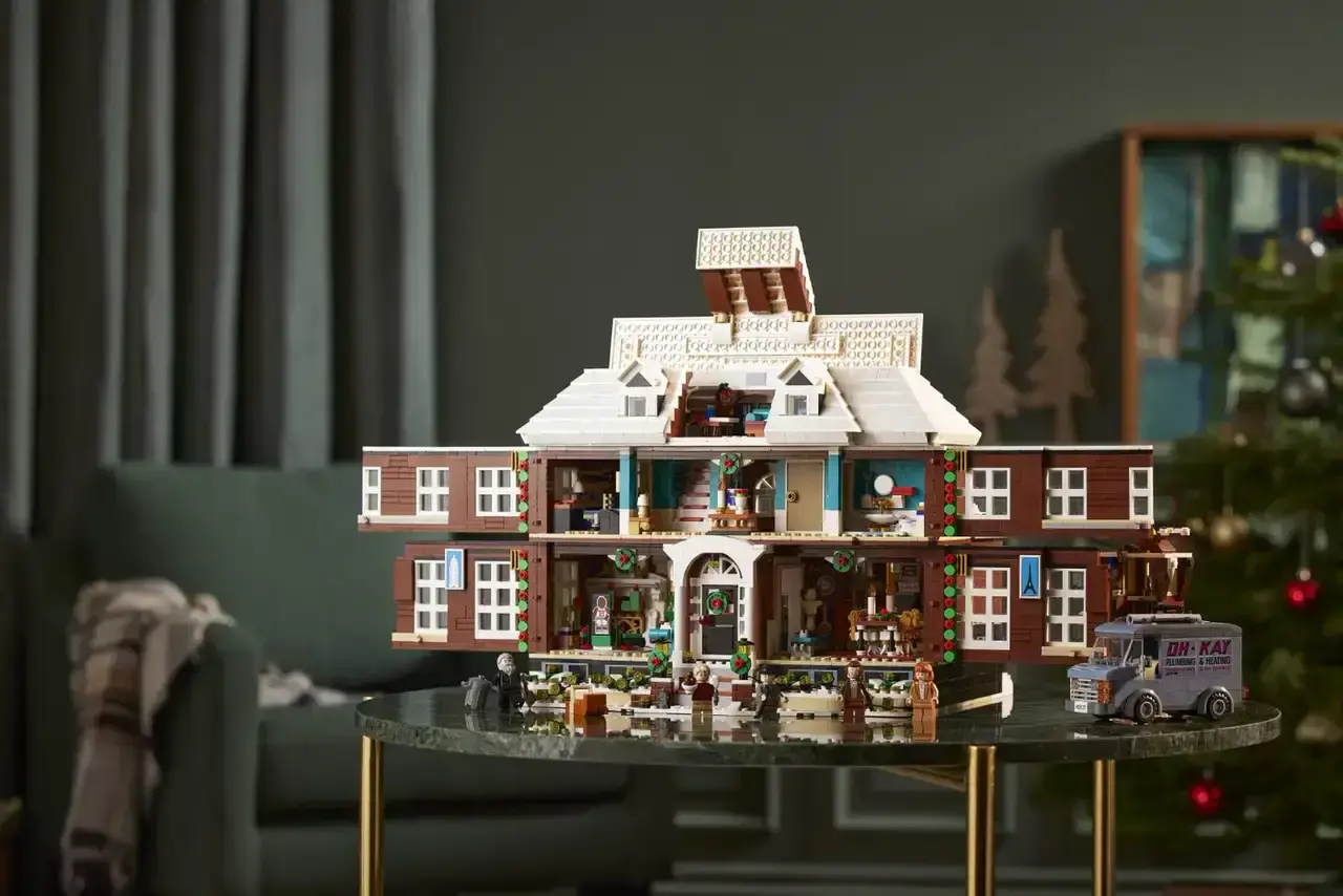 Блоковий конструктор LEGO Сам удома (21330)