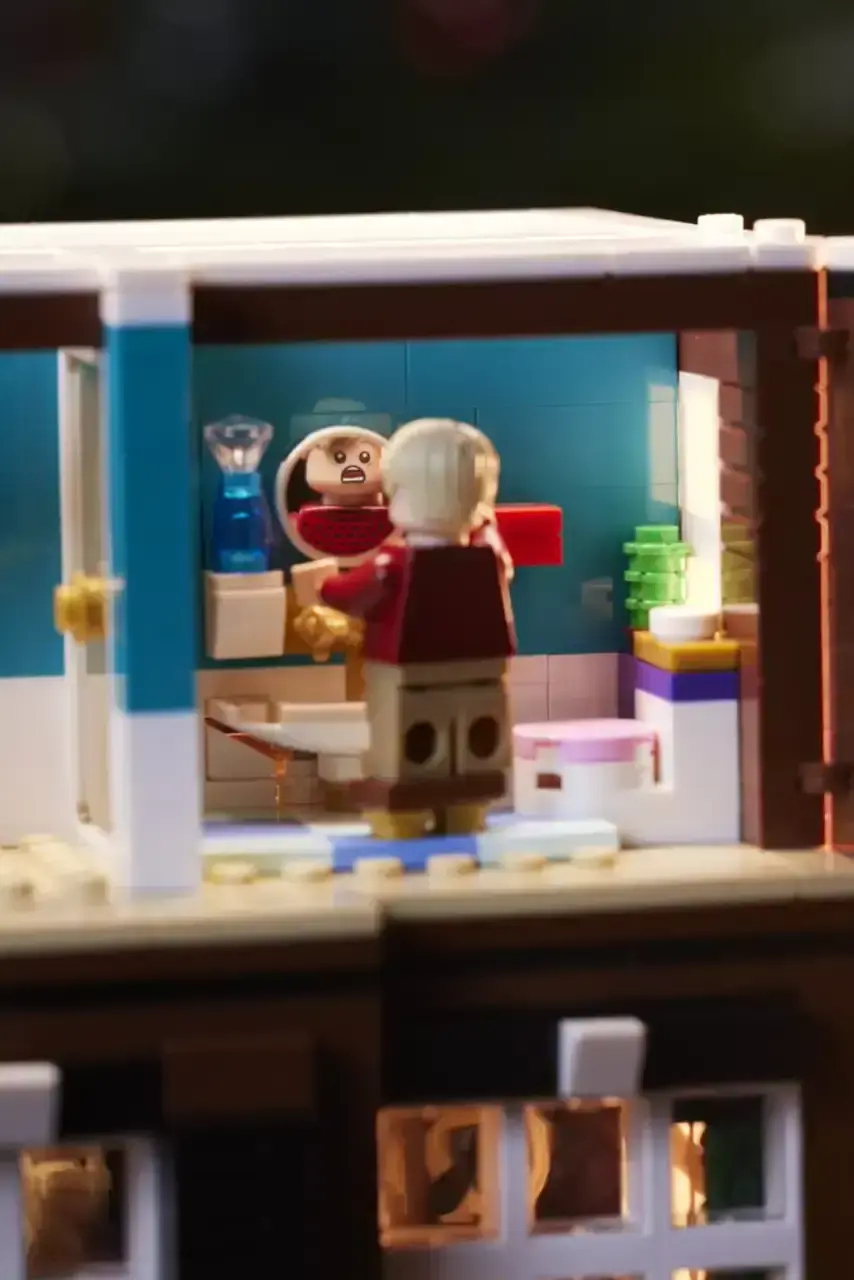 Блоковий конструктор LEGO Сам удома (21330)