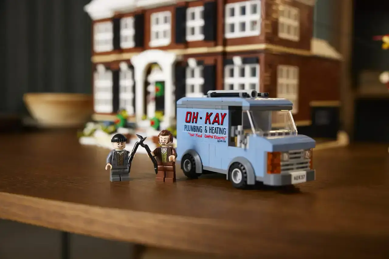 Блоковий конструктор LEGO Сам удома (21330)
