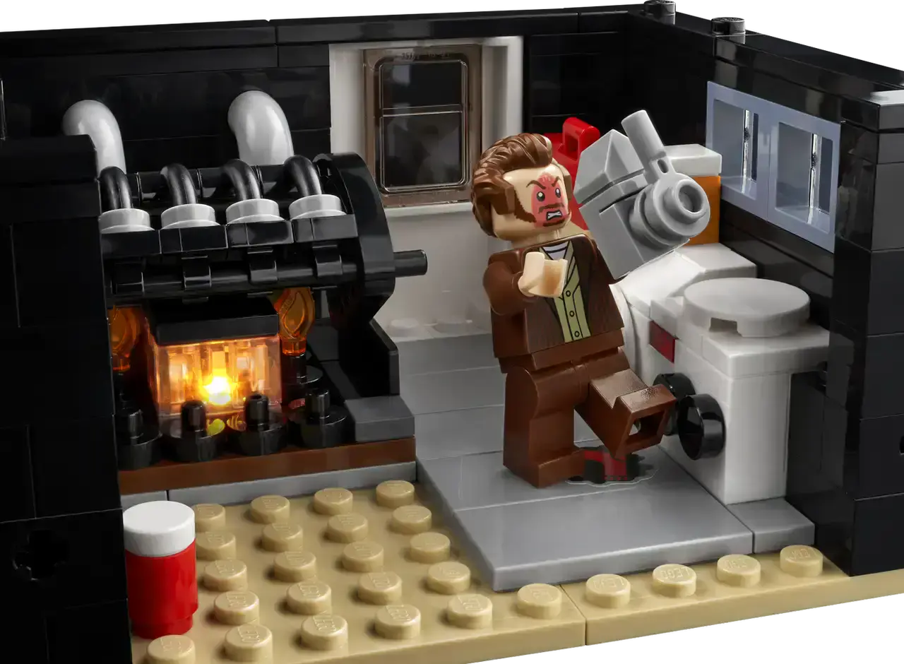 Блоковий конструктор LEGO Сам удома (21330)