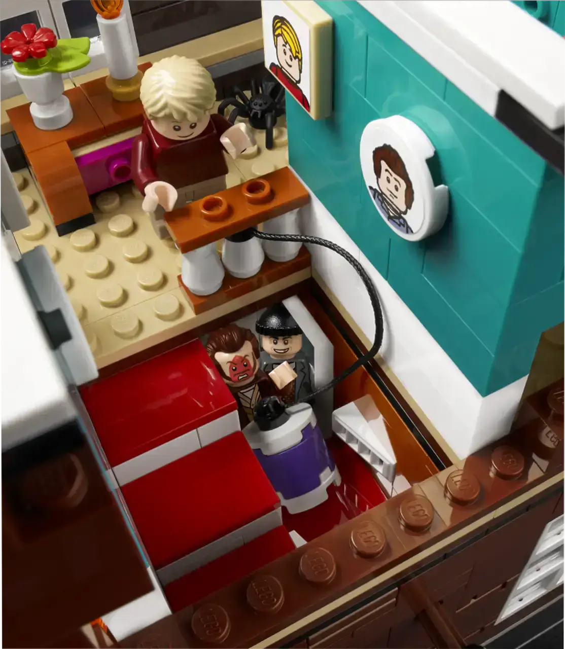 Блоковий конструктор LEGO Сам удома (21330)