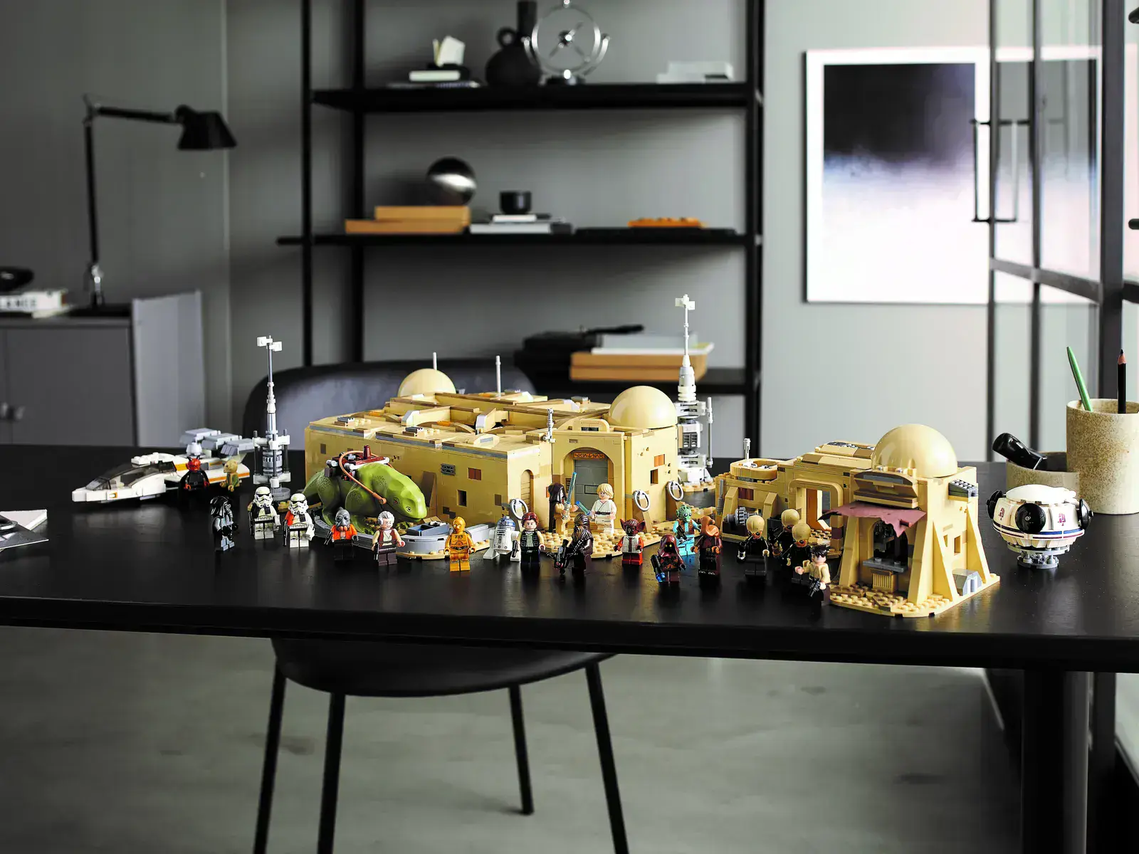 Блоковий конструктор LEGO Star Wars Mos Eisley Cantina (75290)