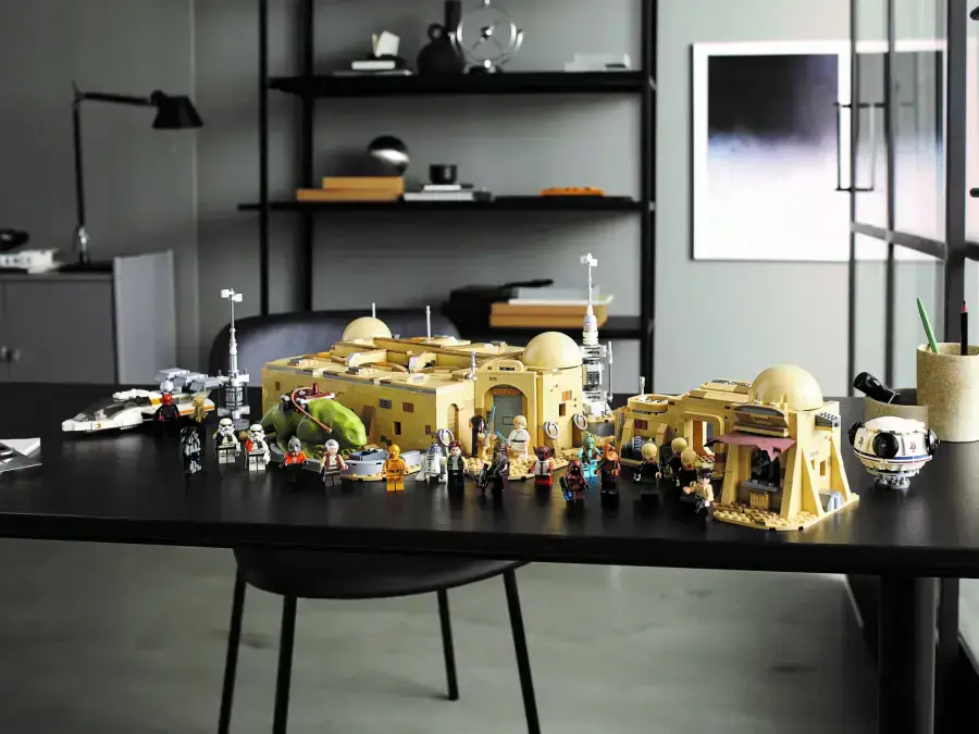 Блоковий конструктор LEGO Star Wars Mos Eisley Cantina (75290)