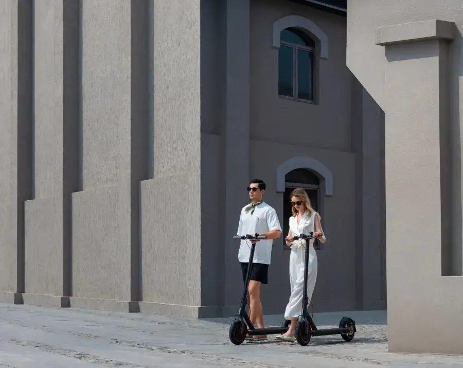 Электросамокат Xiaomi Electric Scooter 4 Pro (DDHBC20NEB)