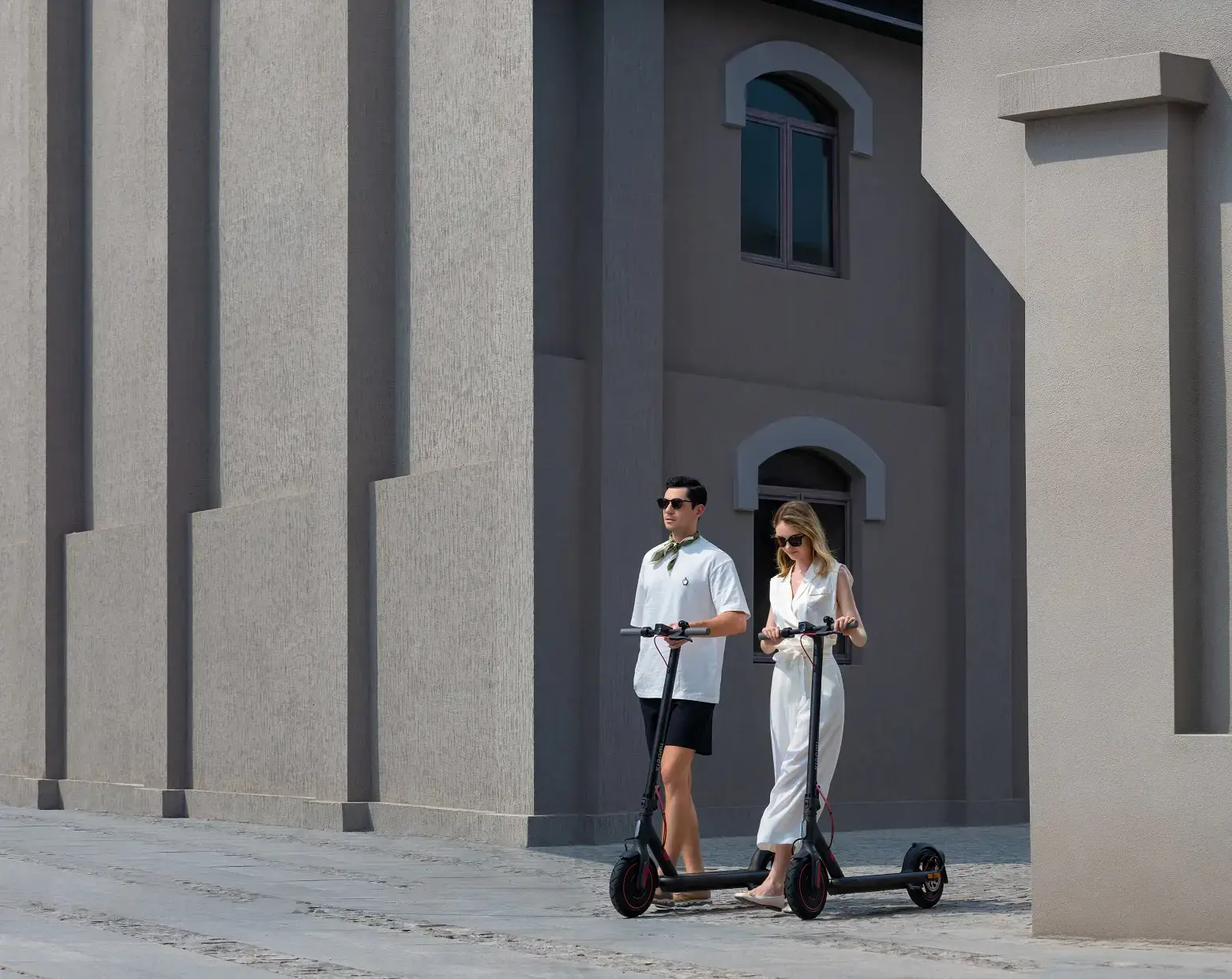 Електросамокат Xiaomi Mi Electric Scooter 4