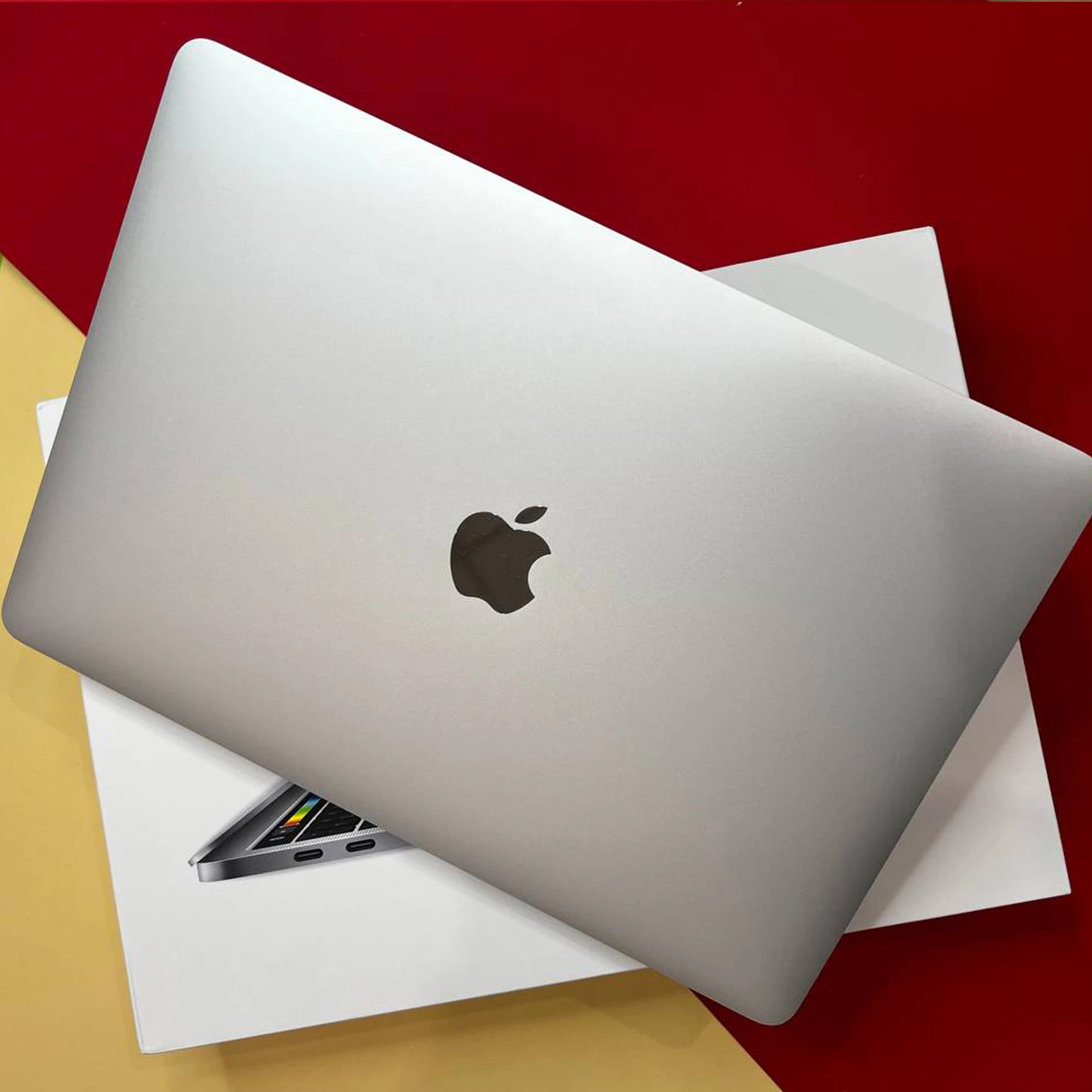💻 USED MacBook Pro 13" Silver (MR9U2) 2018 (i5/8GB/256SSD), (Стан - 9/10. Комплект - повний, гарантія - 1 міс.) - Cycle 770
