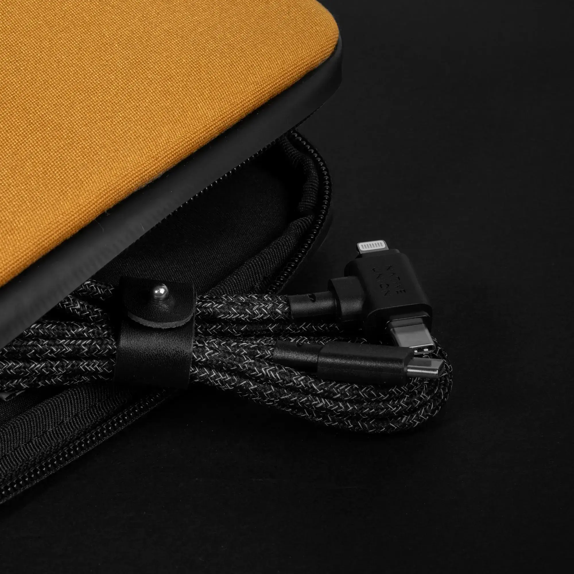 Native Union Belt Cable Universal USB-C to USB-C/Lightning Cosmos Black (1.5 m) (BELT-CCL-COS-NP)