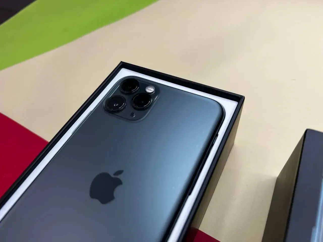 📲USED Apple iPhone 11 Pro 256GB Midnight Green (MWCQ2), 🔋100% (Состояние - 8/10, Комплект - iPhone, коробка | гарантия - 1 мес.)