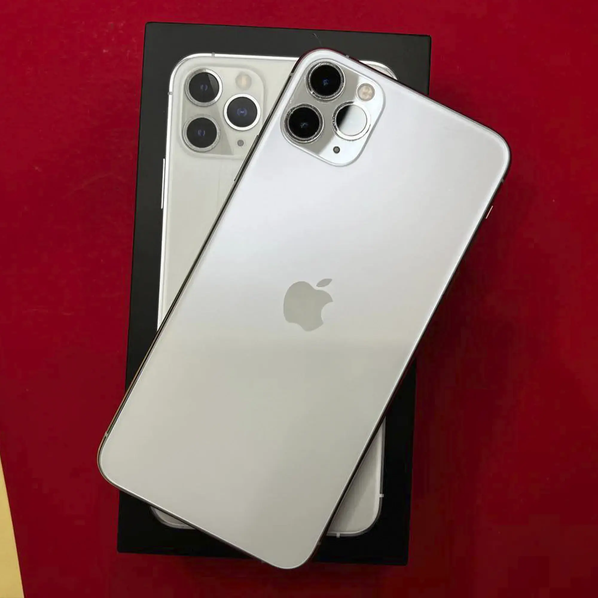 📲USED Apple iPhone 11 Pro Max 256GB Silver (MWH52),🔋100% (Стан - 8.5/10, Комплект - iPhone, кабель зарядки | гарантія - 1 міс.)
