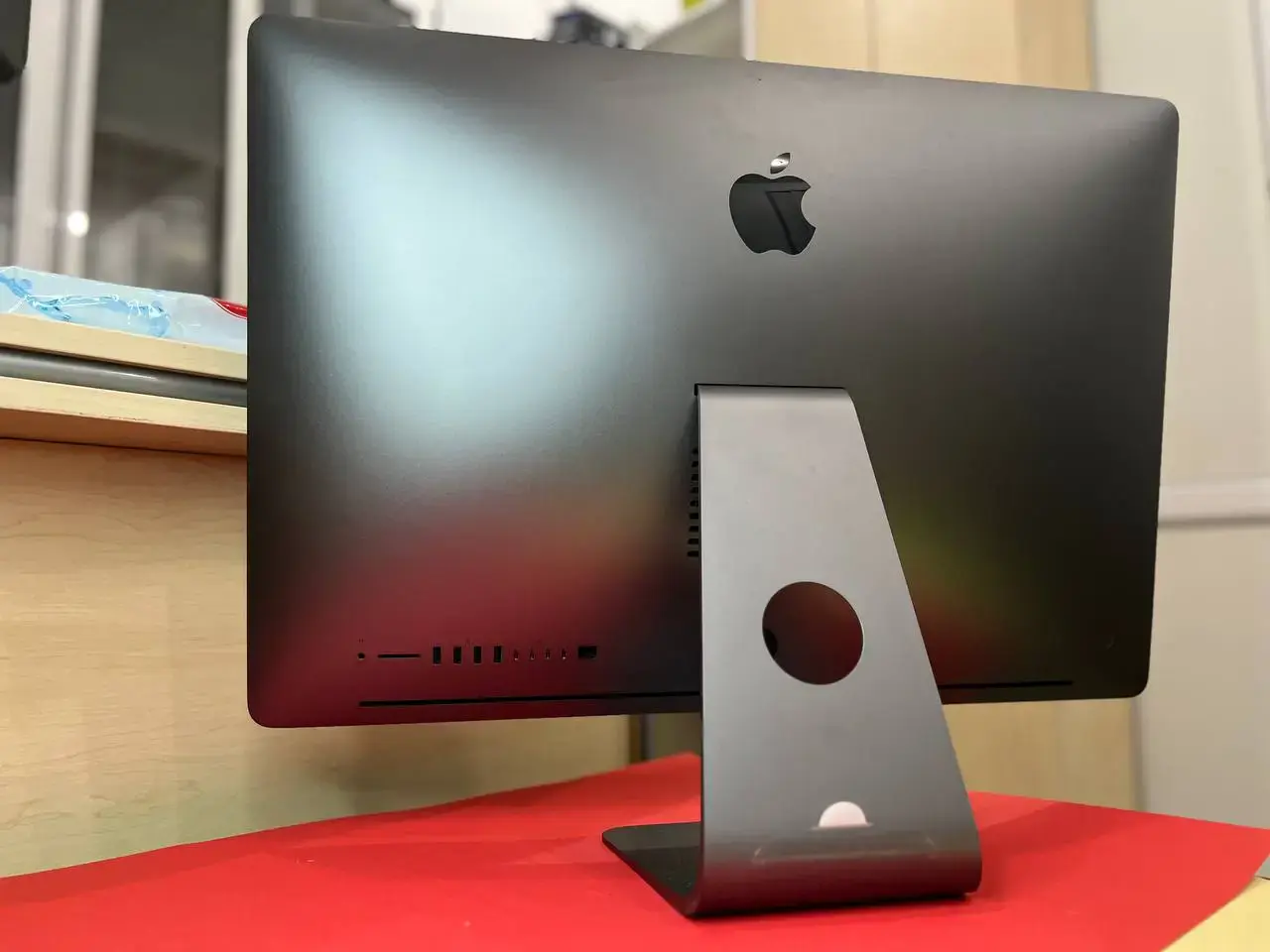 🖥 USED iMac Pro (MQ2Y2) (8-ядерний Intel Xeon W/32 ГБ/1TB SSD/ Radeon Pro Vega 56 8 ГБ) (Стан - 10/10. Комплект - повний | гарантія - 1 міс.)