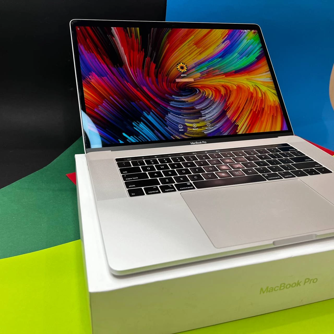 💻 USED MacBook Pro 15" Silver (MR962) 2018, (i7/16GB/256GB), (Стан - 9/10. Комплект - MacBook + З.П. | гарантія - 1 міс.) - Cycle 300