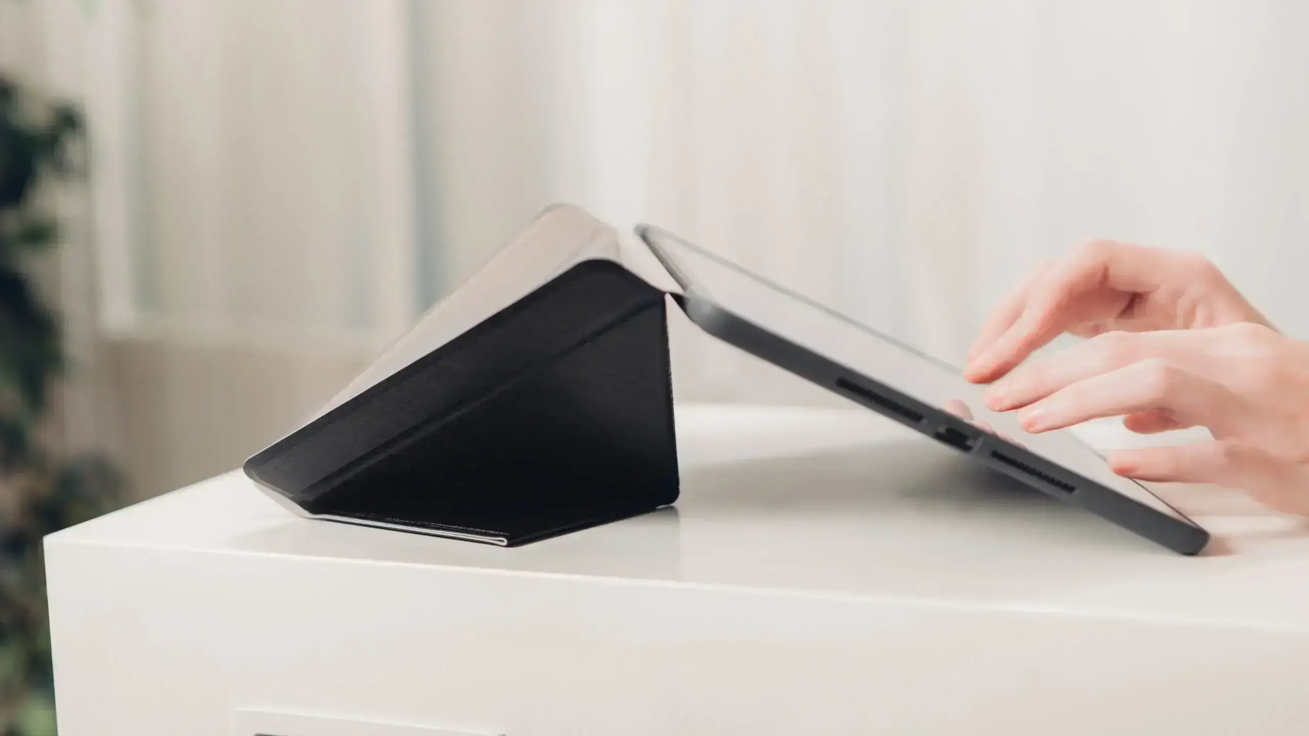 Чохол Moshi VersaCover Case with Folding Cover Savanna Beige for iPad 10.9" 10th Gen (99MO231606)
