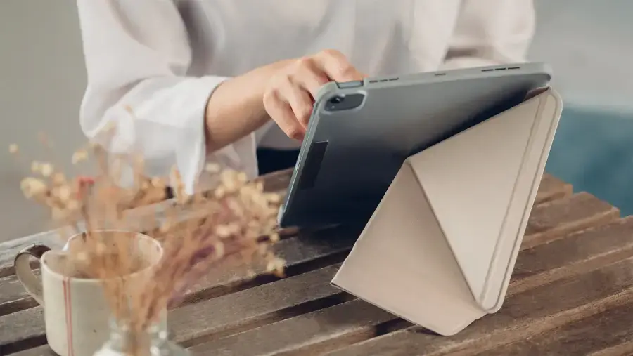 Moshi VersaCover Case with Folding Cover Savanna Beige for iPad Pro 11" (4th/1st Gen) (99MO231602)
