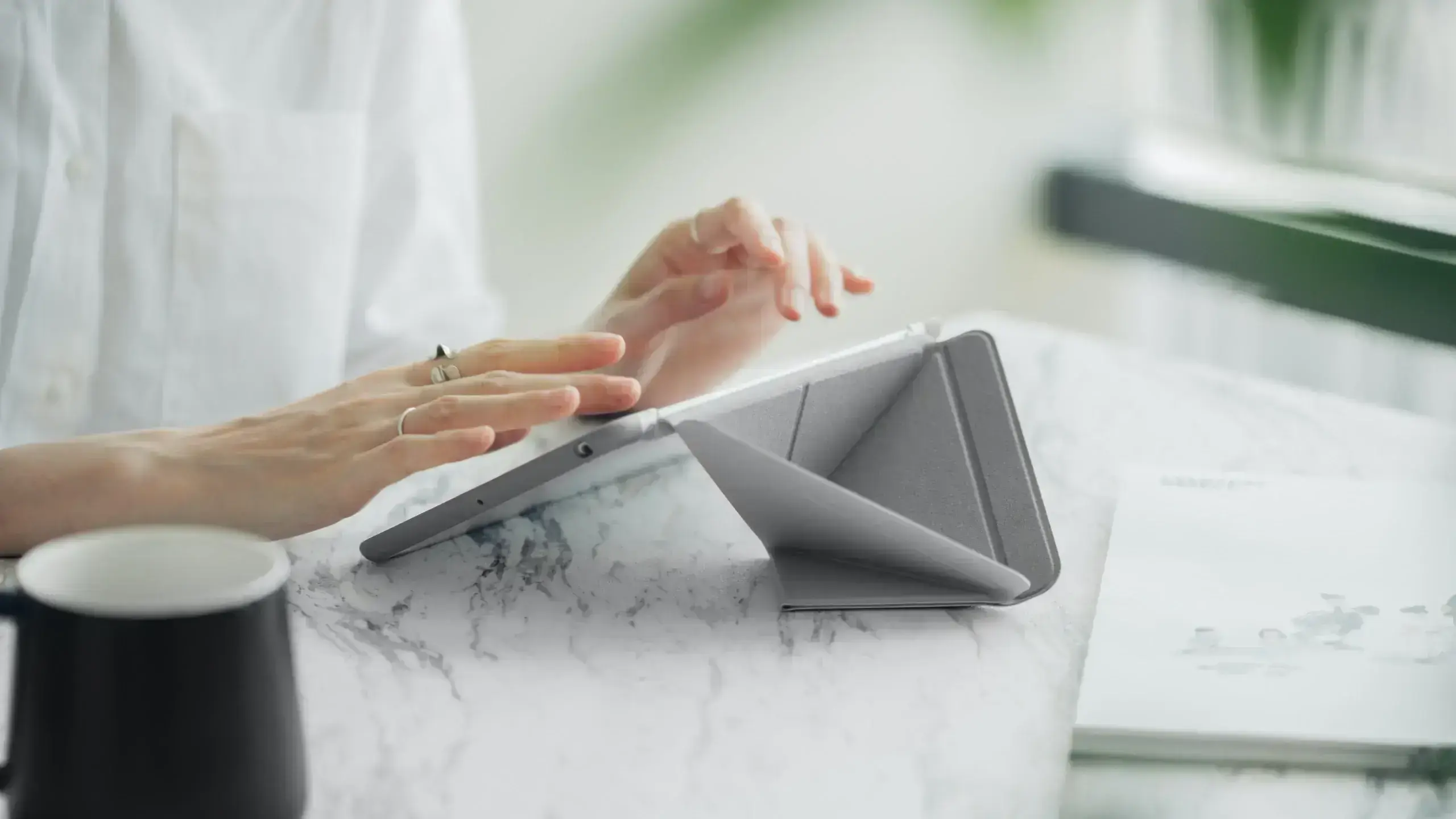 Moshi VersaCover Case with Folding Cover Stone Gray for iPad Pro 11" (4th/1st Gen) (99MO231603)