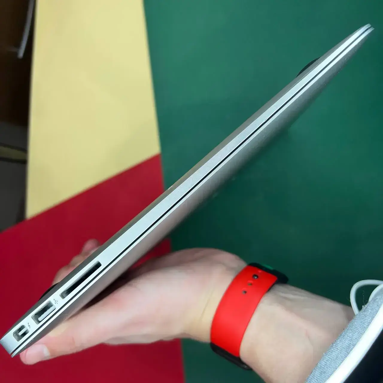 💻 USED Apple MacBook Air 13" (MMGF2) 2015, (i5/8GB/128GB) (Стан - 8.5/10 | гарантія - 1 міс.) - Cycle - 9