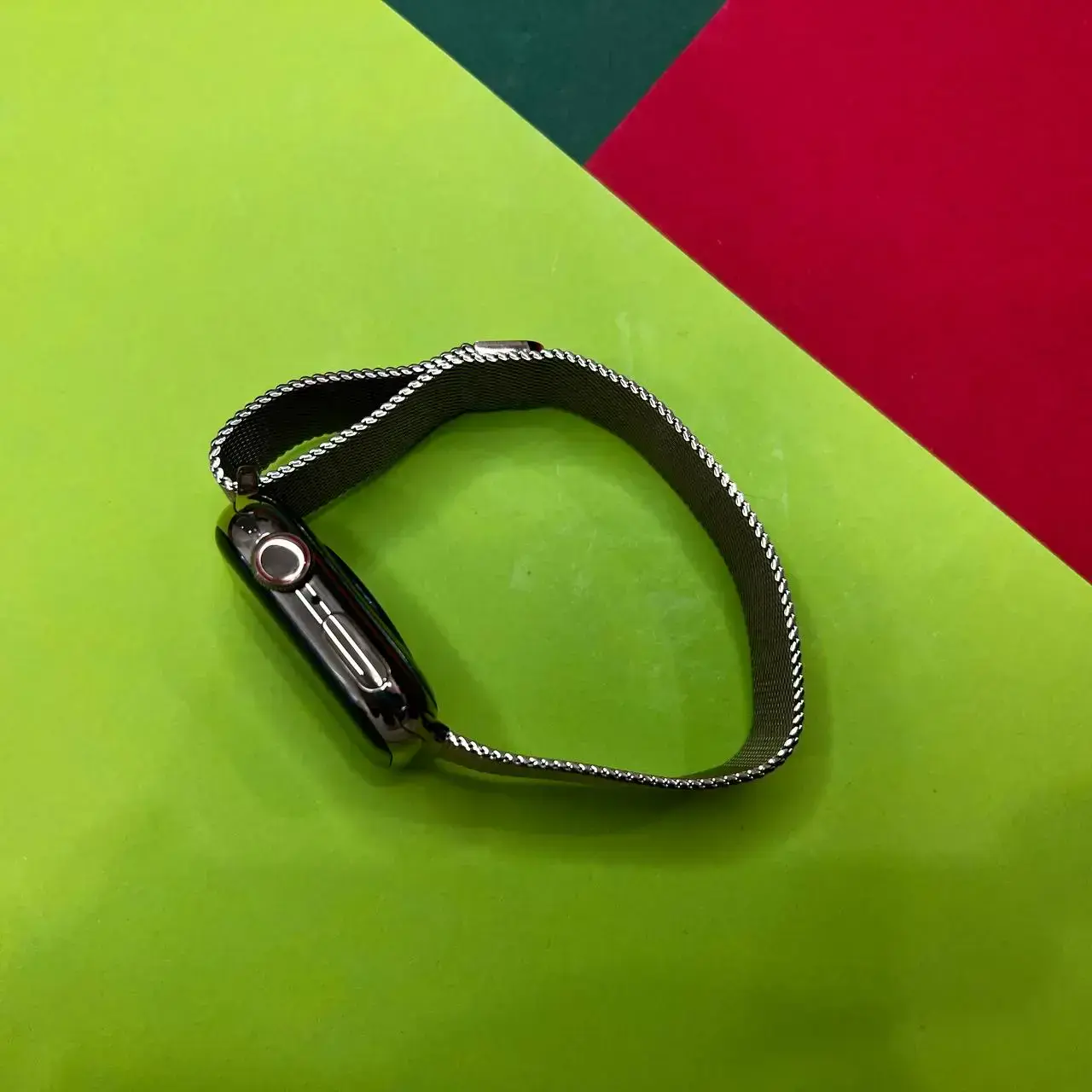 USED Apple Watch Series 6 GPS + Cellular 40mm Gold Stainless Steel Case (M02X3, M06W3)