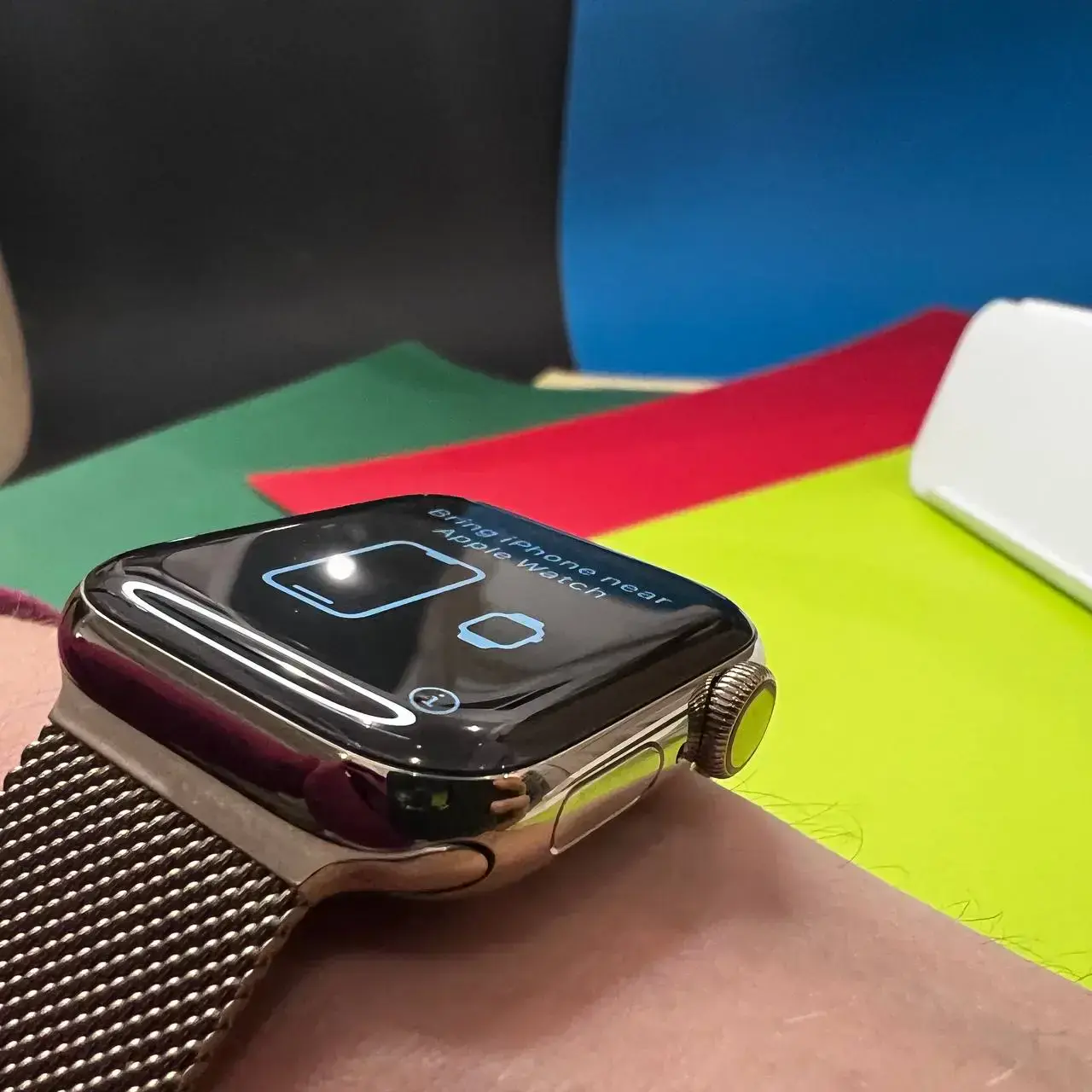 USED Apple Watch Series 6 GPS + Cellular 40mm Gold Stainless Steel Case (M02X3, M06W3)