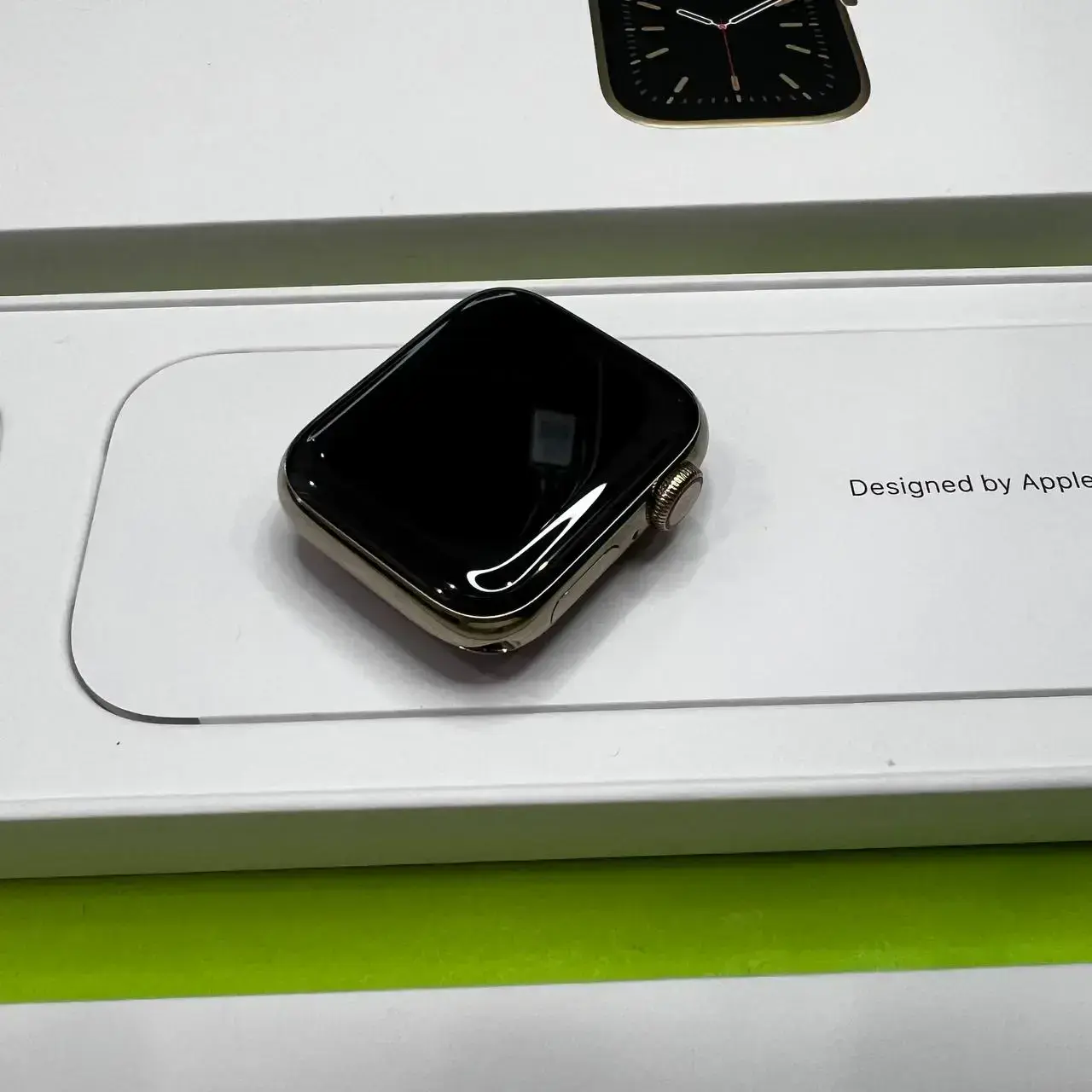 USED Apple Watch Series 6 GPS + Cellular 40mm Gold Stainless Steel Case (M02X3, M06W3)