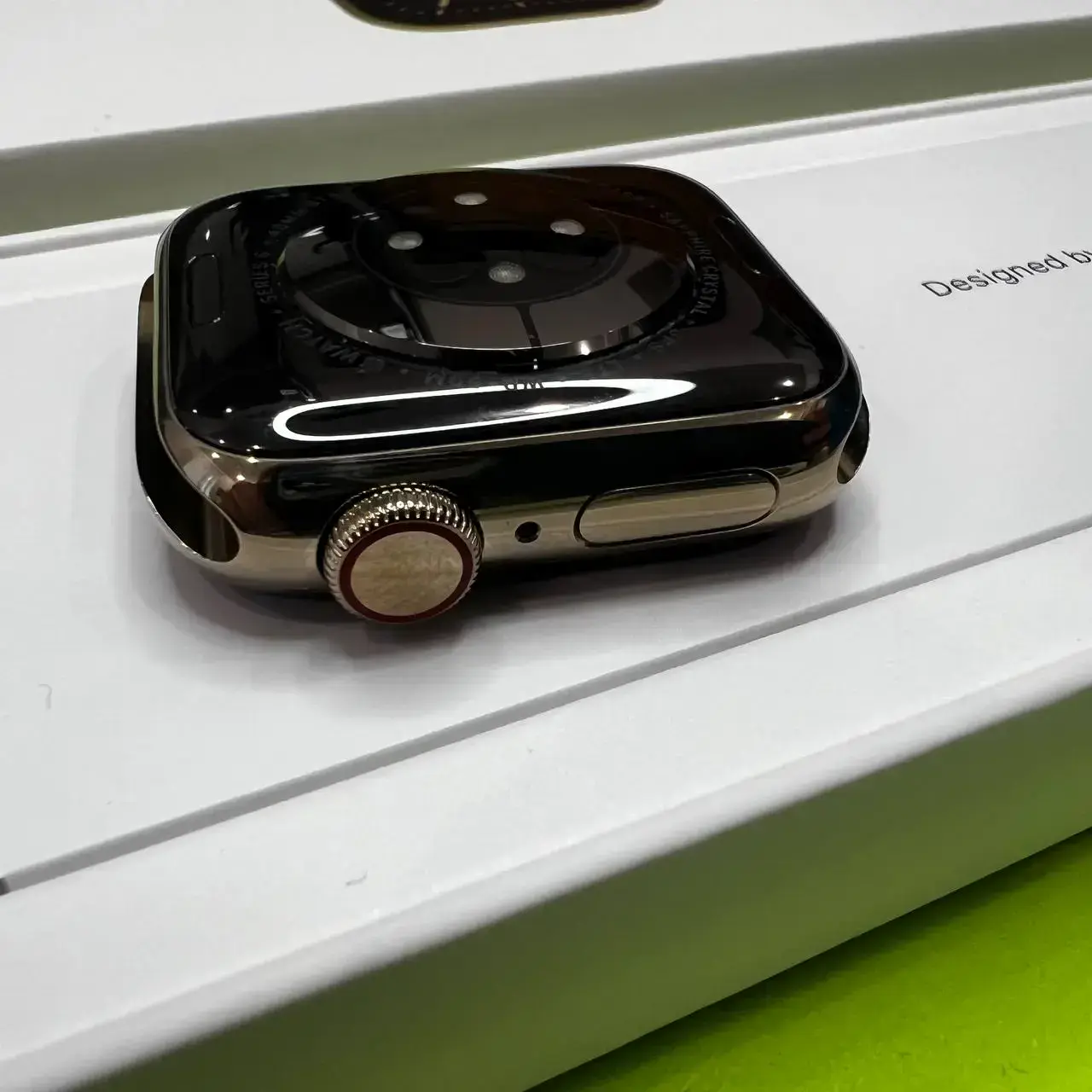 USED Apple Watch Series 6 GPS + Cellular 40mm Gold Stainless Steel Case (M02X3, M06W3)